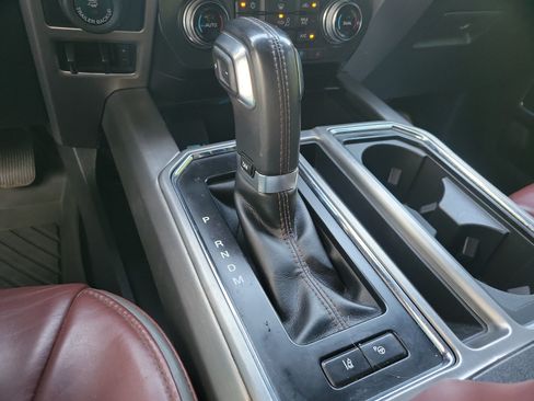 Used 2019 Ford F150 Platinum w/ Equipment Group 701A Luxury AWD/4WD image 18