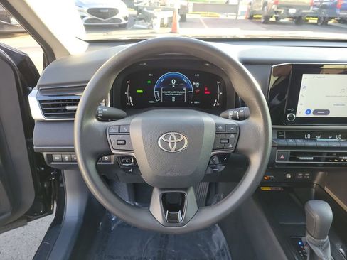 Used 2025 Toyota Camry LE image 23