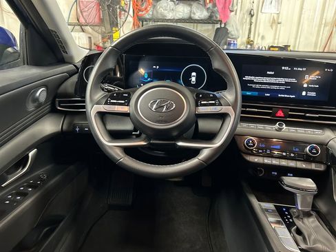 Certified 2023 Hyundai Elantra SEL w/ Convenience Package FWD image 19