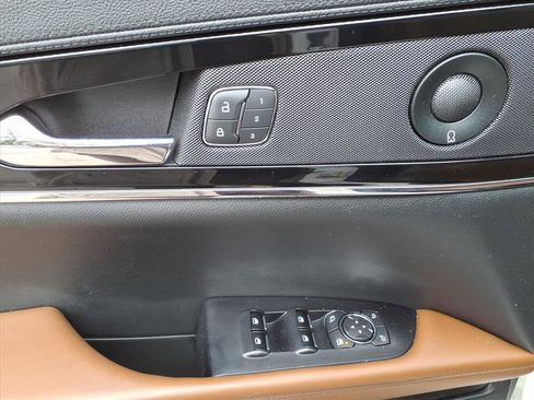 Used 2022 Lincoln Nautilus Reserve w/ Equipment Group 201A image 11