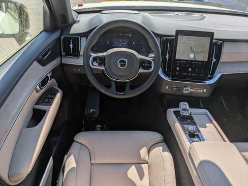 New 2026 Volvo XC90 T8 Ultra w/ Protection Package Premier image 18