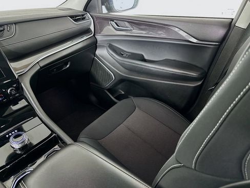 Certified 2022 Jeep Grand Cherokee Laredo w/ Luxury Tech Group I image 34