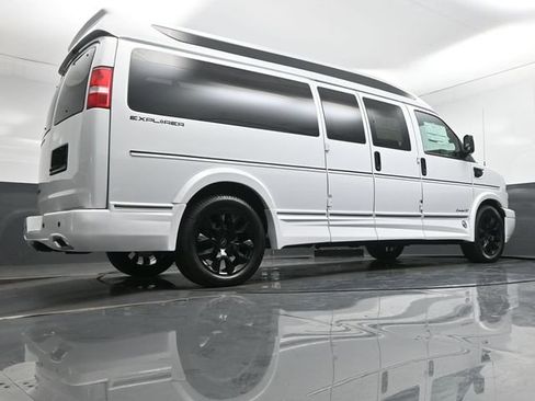 New 2026 Chevrolet Express 2500 Extended w/ Driver Convenience Package RWD image 20