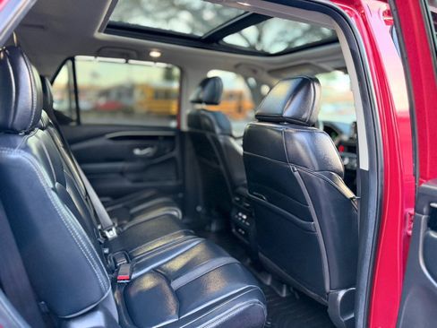 Used 2025 Honda Pilot Touring image 15