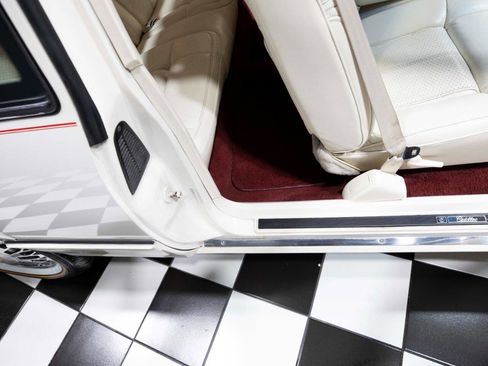 Used 1990 Cadillac De Ville Coupe image 35