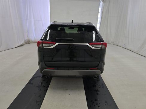 Used 2020 Toyota RAV4 Limited AWD/4WD image 5