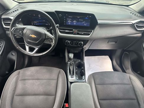 Used 2024 Chevrolet TrailBlazer LT w/ Convenience Package AWD/4WD image 13