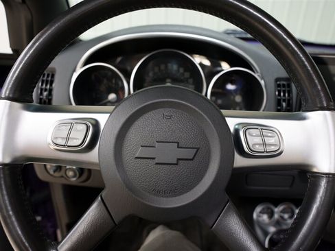 Used 2004 Chevrolet SSR w/ Preferred Equipment Group RWD image 17