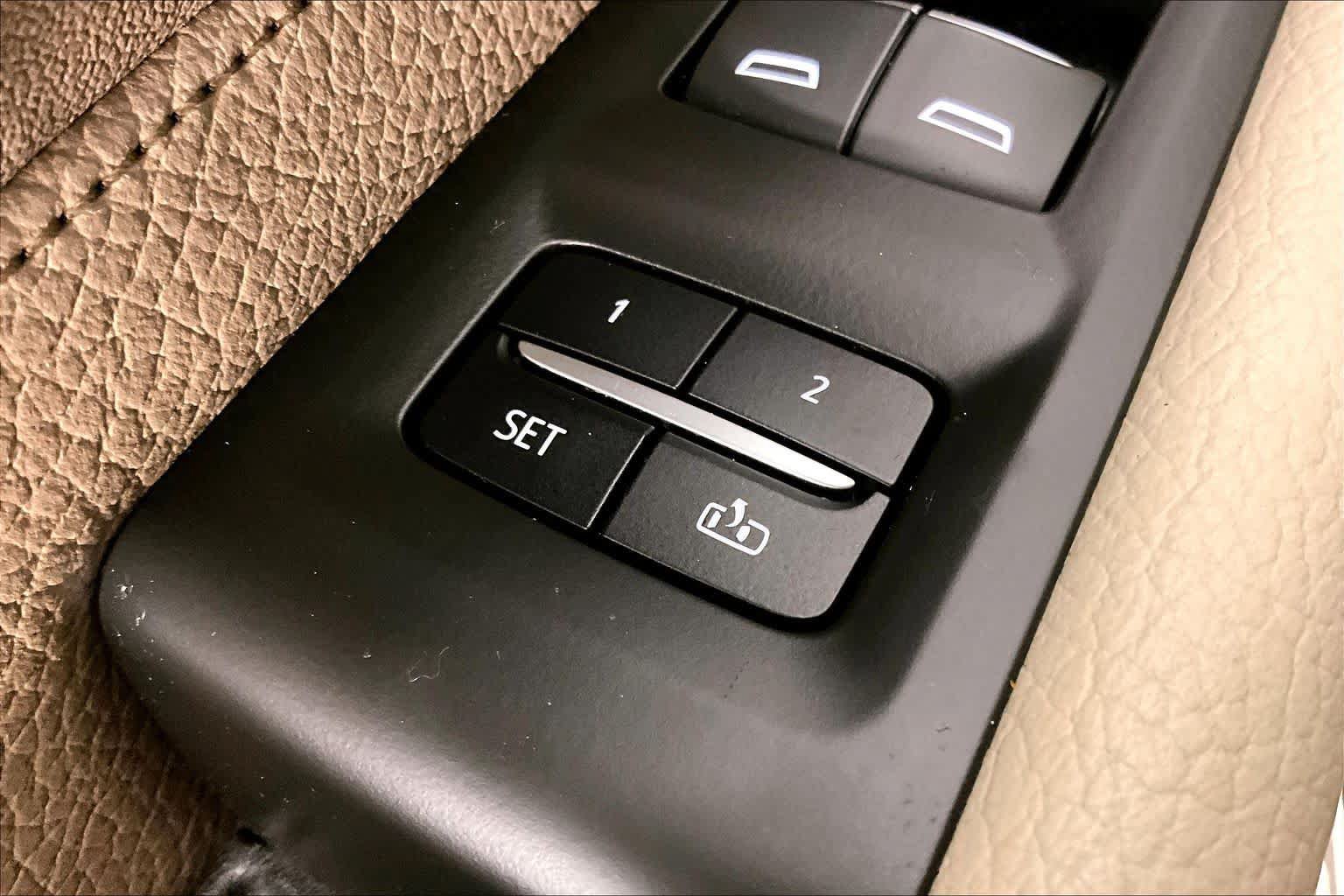 Used 2021 GMC Yukon Denali RWD image 32