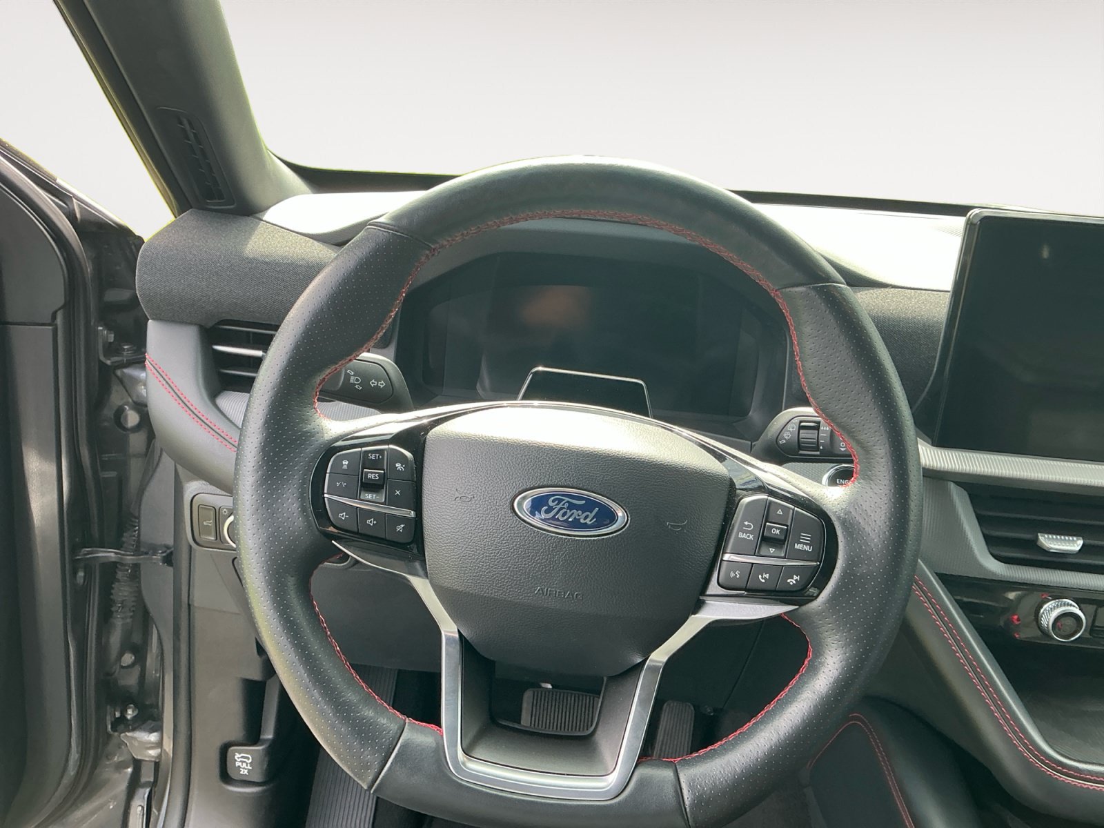 Used 2025 Ford Explorer ST-Line AWD/4WD image 12