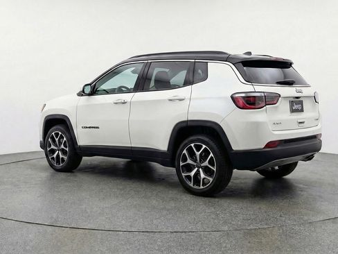 Used 2025 Jeep Compass Limited image 6