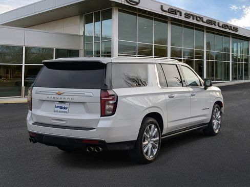 Used 2022 Chevrolet Suburban High Country image 3