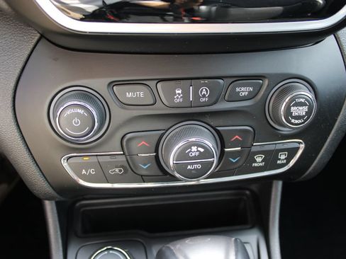 Used 2019 Jeep Cherokee Limited w/ Luxury Group AWD/4WD image 26