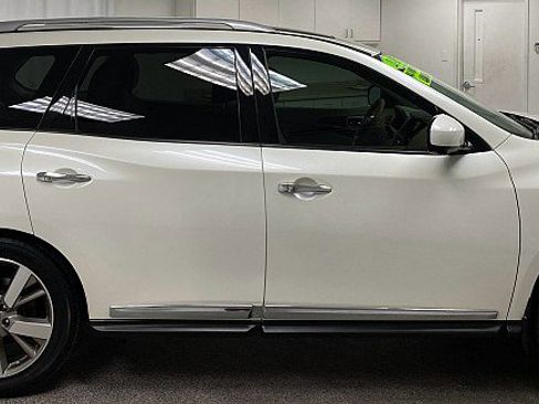 Used 2015 Nissan Pathfinder Platinum w/ Family Entertainment Package image 4