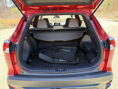 Used 2025 Toyota Corolla Cross AWD Hybrid w/ Moonroof Package image 18