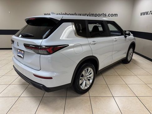 New 2026 Mitsubishi Outlander ES image 6