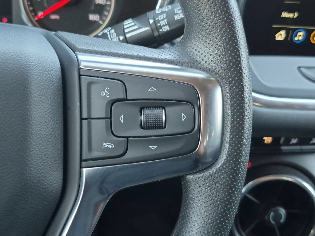 Used 2025 Chevrolet Blazer LT AWD/4WD image 19
