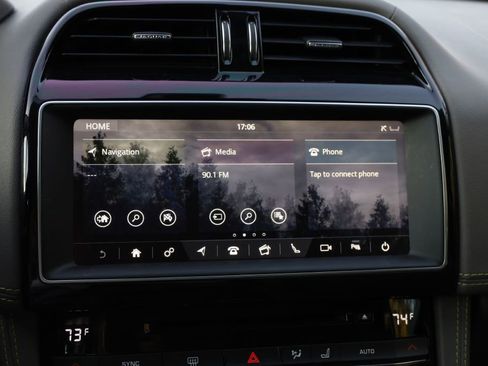 Used 2018 Jaguar F-PACE R-Sport image 42