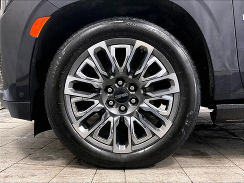 Used 2023 GMC Yukon XL Denali Ultimate image 7