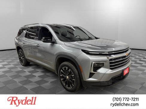 Used 2025 Chevrolet Traverse LT w/ Sun and Wheel Package image 7