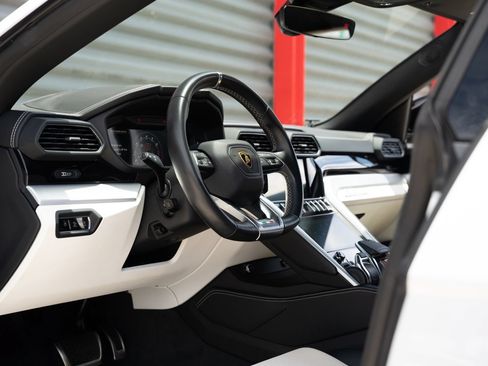 Used 2022 Lamborghini Urus AWD/4WD image 17
