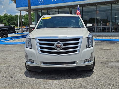 Used 2015 Cadillac Escalade Luxury AWD/4WD image 3