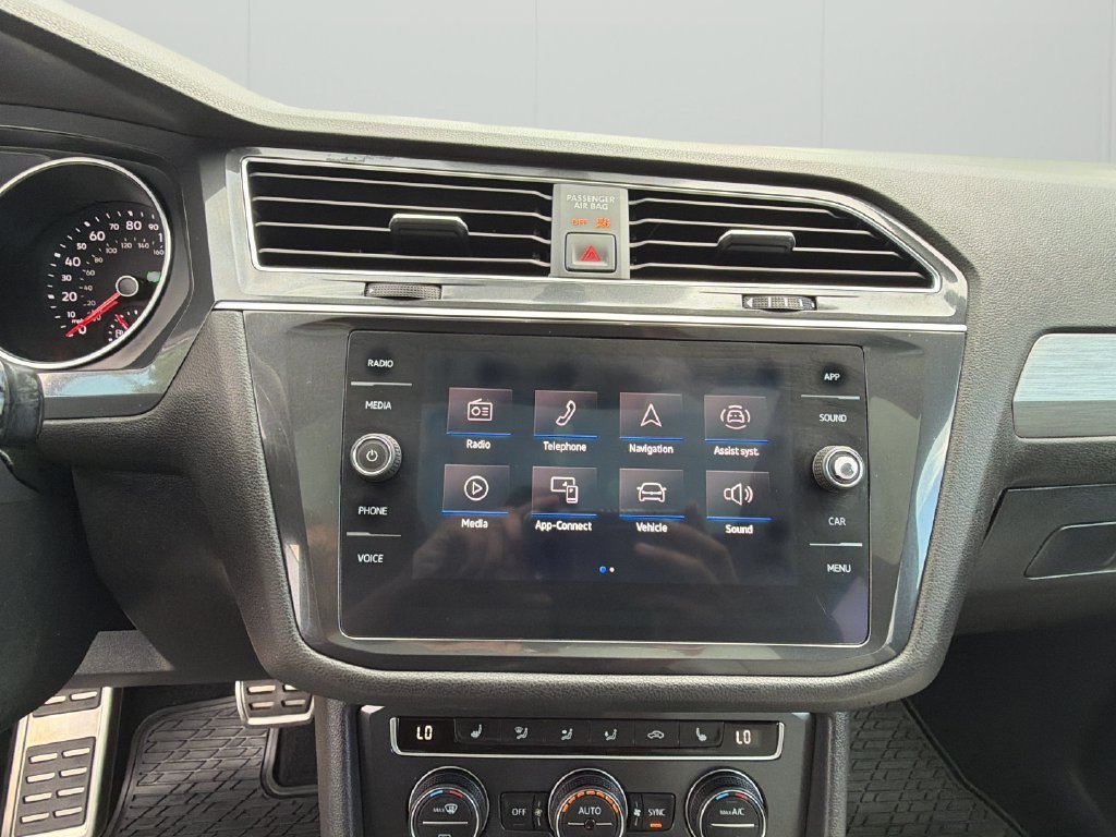 Used 2021 Volkswagen Tiguan SE R-Line AWD/4WD image 34