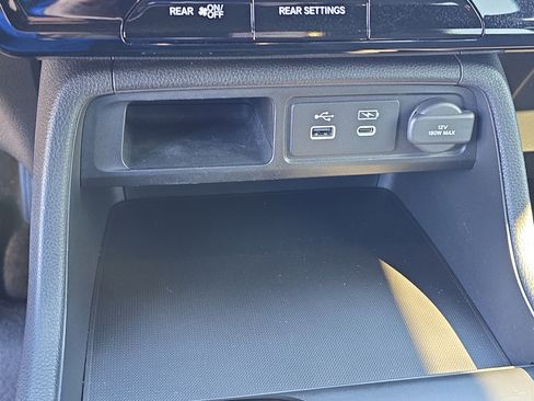 Used 2023 Honda Pilot Sport image 28