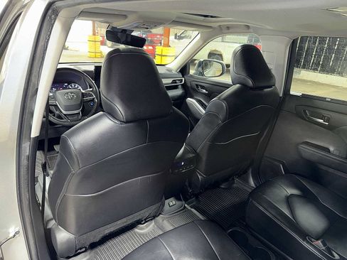 Used 2022 Toyota Highlander XLE AWD/4WD image 30