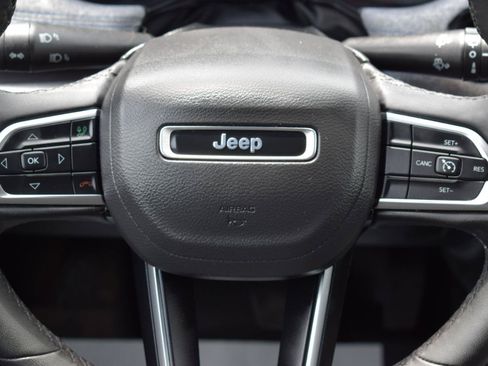 Used 2025 Jeep Compass Latitude AWD/4WD image 20