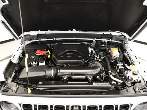 Used 2025 Jeep Wrangler Sahara image 11