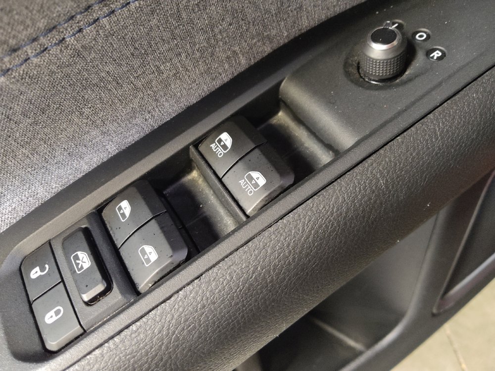 Used 2025 Jeep Compass Latitude w/ Sun & Sound Group AWD/4WD image 27