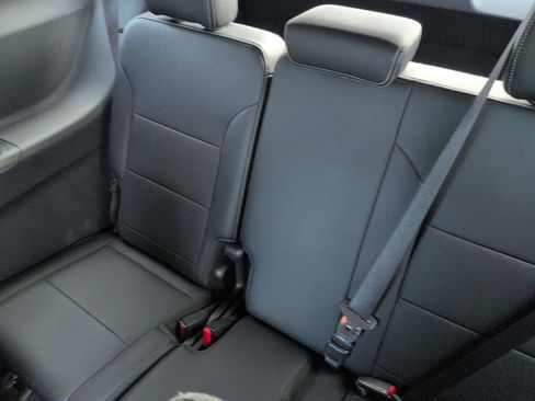 Used 2025 Chevrolet Traverse LT AWD/4WD image 34