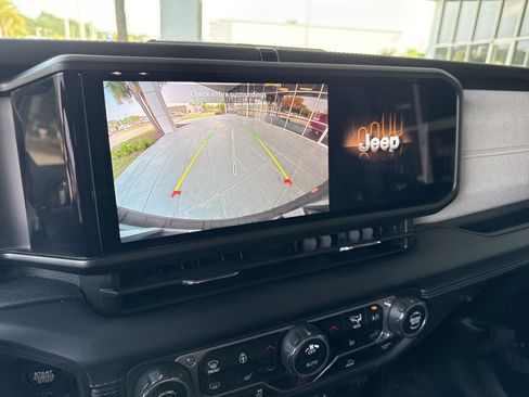 Used 2025 Jeep Wrangler Unlimited Sahara AWD/4WD image 23