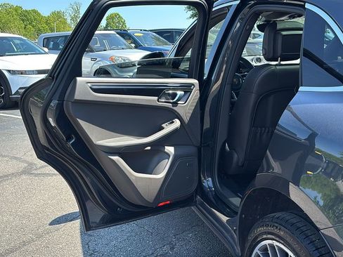 Used 2018 Porsche Macan S AWD/4WD image 27