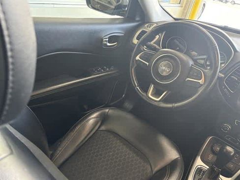 Used 2018 Jeep Compass Latitude w/ Cold Weather Group image 10