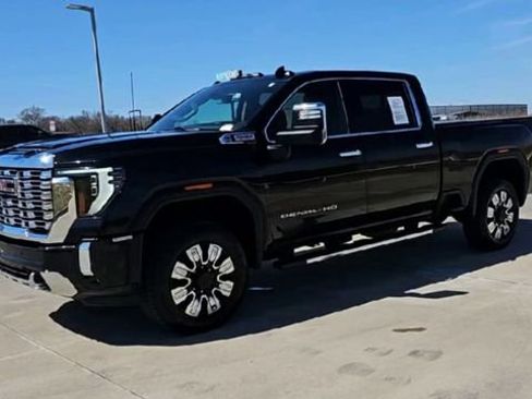 Used 2024 GMC Sierra 2500 Denali AWD/4WD image 4