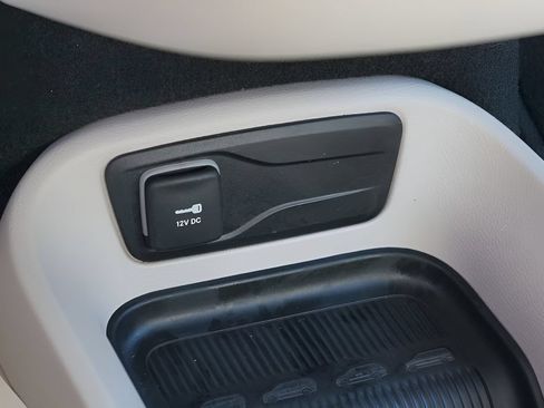 Used 2024 Chrysler Pacifica Touring-L FWD image 30
