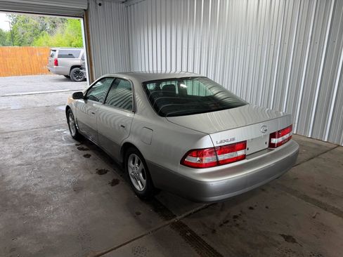 Used 2000 Lexus ES 330 FWD image 2