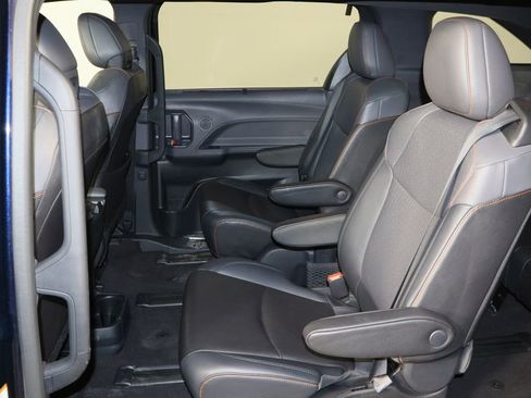 Used 2022 Toyota Sienna XSE image 16