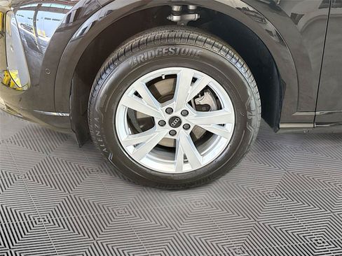 Certified 2025 Audi Q5 Premium w/ Convenience Package AWD/4WD image 31