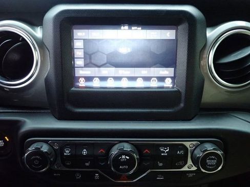Used 2021 Jeep Wrangler Unlimited Sahara w/ LED Lighting Group AWD/4WD image 28