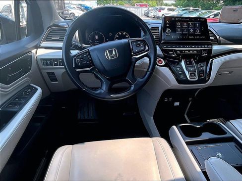 Used 2025 Honda Odyssey Touring image 17