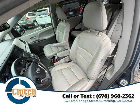 Used 2017 Toyota Sienna XLE w/ XLE Navigation Package FWD image 11