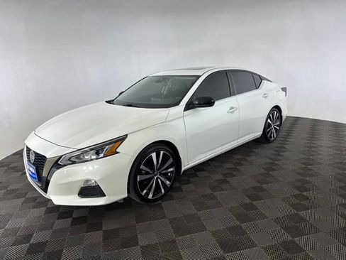 Used 2020 Nissan Altima 2.5 SR w/ Premium Package FWD image 4