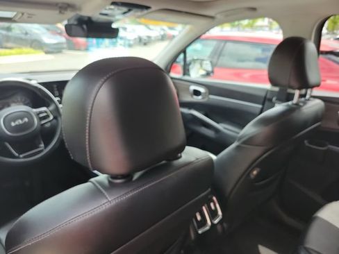 Certified 2022 Kia Sorento EX w/ Panoramic Sunroof Package FWD image 19