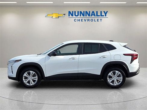 Certified 2025 Chevrolet Trax LS image 2