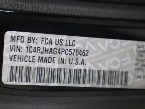 Used 2023 Jeep Grand Cherokee Laredo AWD/4WD image 35