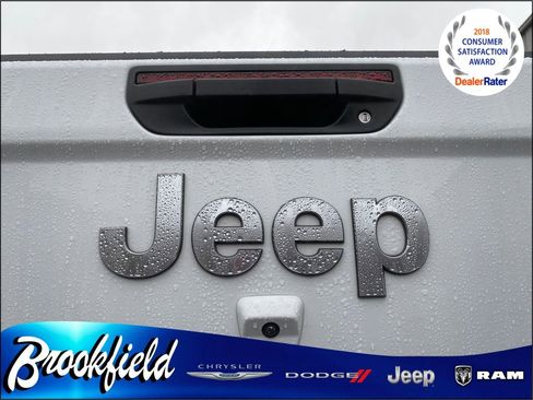 Used 2023 Jeep Gladiator Overland image 12