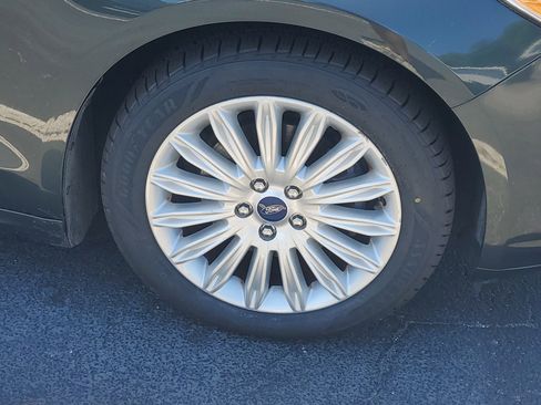 Used 2016 Ford Fusion SE FWD image 4